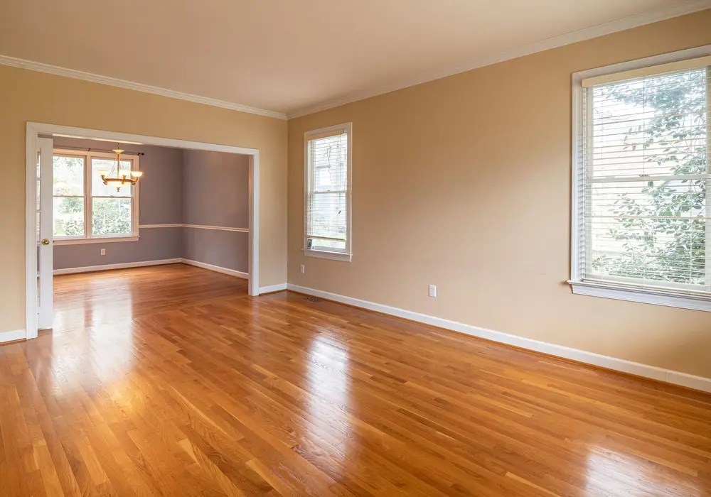 Dry empty room with clean hardwood floors